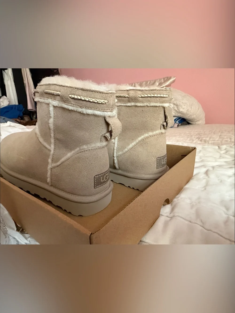UGG shoebox label